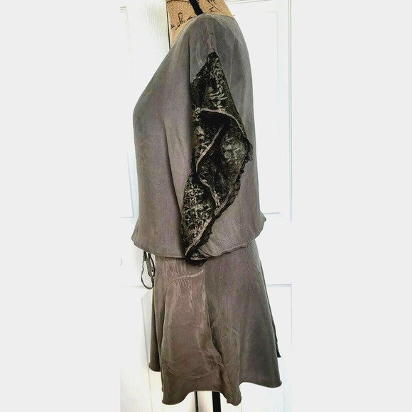 Miss Ferriday Dress Green Butterfly Sleeve Lace - Picture 3 of 9